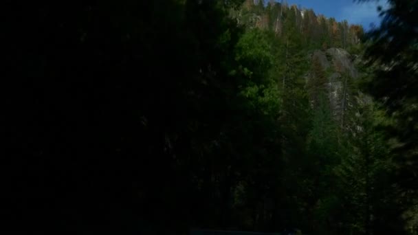 Rider genom Yosemite National Park — Stockvideo