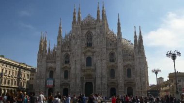 duomo Katedrali kare insanlar yürümek