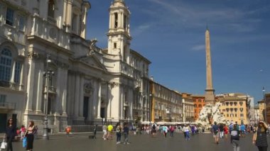 İspanyolca kare üzerinde eski tekne çeşme