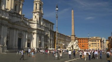 İspanyolca kare üzerinde eski tekne çeşme
