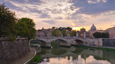 ünlü tiber Nehri Köprüsü