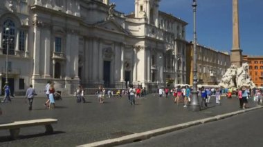 İspanyolca kare üzerinde eski tekne çeşme