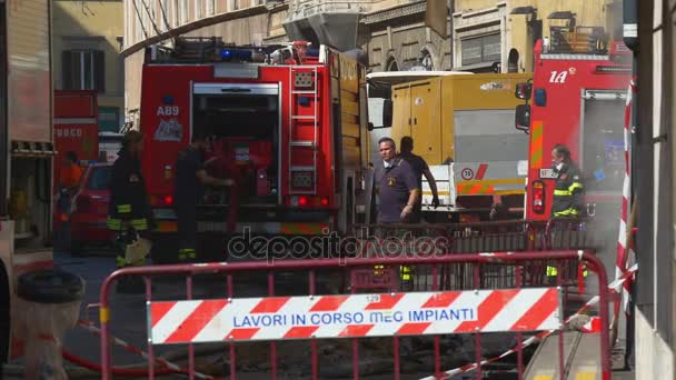 Ατυχήματος πυρός στη Ρώμη δρόμο. — Αρχείο Βίντεο