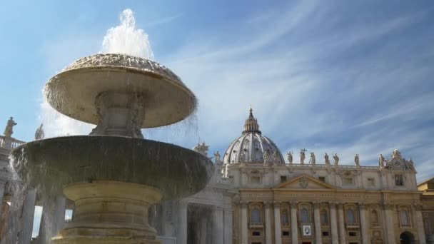 Fuente en la Plaza de San Pedro — Vídeo de stock