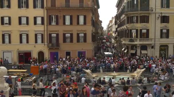Turister nära fontaine i Rom — Stockvideo