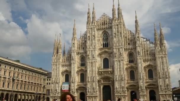 Toeristen Piazza del Duomo — Stockvideo