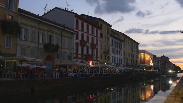 Naviglio Grande kanal di malam hari — Stok Video