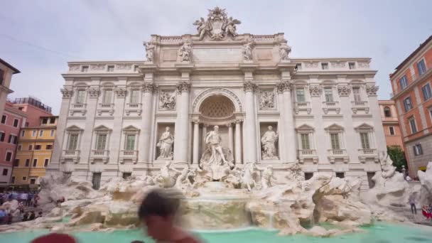 Słynny trevi fountain panorama — Wideo stockowe
