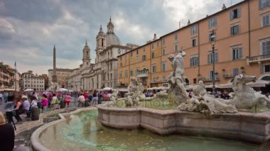 İtalya yaz gün Roma ünlü piazza navona çeşme panorama 4k zaman atlamalı