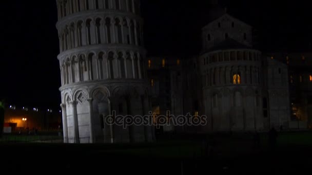 Torre inclinada en la Plaza de la Catedral — Vídeos de Stock