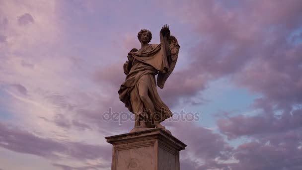 Статуя моста Сант-Анджело — стоковое видео