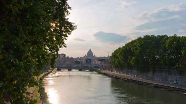 Famous tiber river bridge — Stock Video