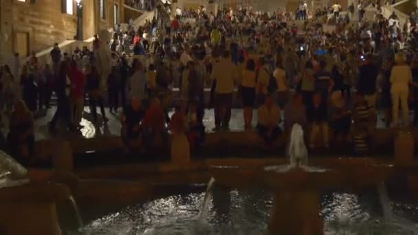 Vecchia fontana della barca sulla piazza spagnola — Video Stock