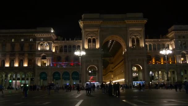 Piazza del Duomo का दौरा करने वाले पर्यटक — स्टॉक वीडियो