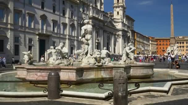 로마에서 퐁텐 근처 관광객 — 비디오