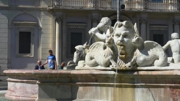 Turister nära fontaine i Rom — Stockvideo