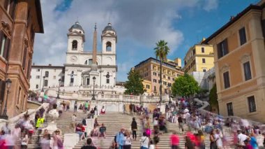İtalya güneşli gün Roma ünlü İspanyol Merdivenleri kalabalık panorama 4k zaman atlamalı
