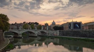 İtalya Vatikan tiber Nehri Roma vittorio emanuelle köprü ünlü panorama 4k zaman atlamalı