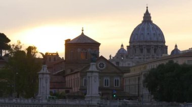 Roma sokaklarında gece 