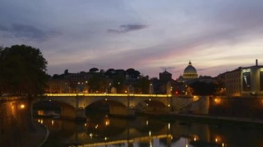 ünlü tiber Nehri Köprüsü  