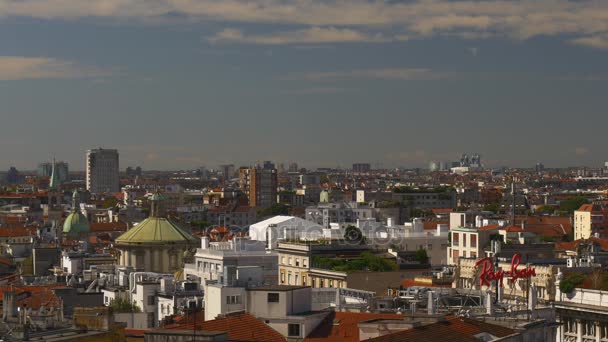 Milan cityscape çatı Üstten Görünüm — Stok video