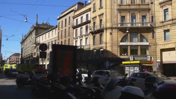 Porto ticinese straat verkeer — Stockvideo