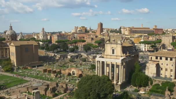 Séta az ókori Róma romjainak turisták — Stock videók