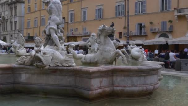 Fontaine de vieux bateaux sur la place d'Espagne — Video