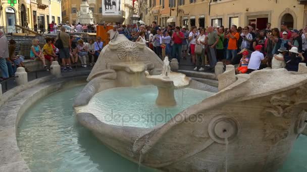 Vecchia fontana della barca sulla piazza spagnola — Video Stock