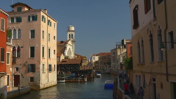 Vandra genom gatorna i Venedig — Stockvideo