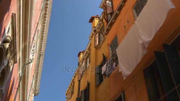 Caminhando pelas ruas de Veneza — Vídeo de Stock