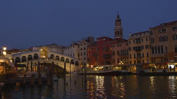 Rialto-Brücke in Venedig — Stockvideo