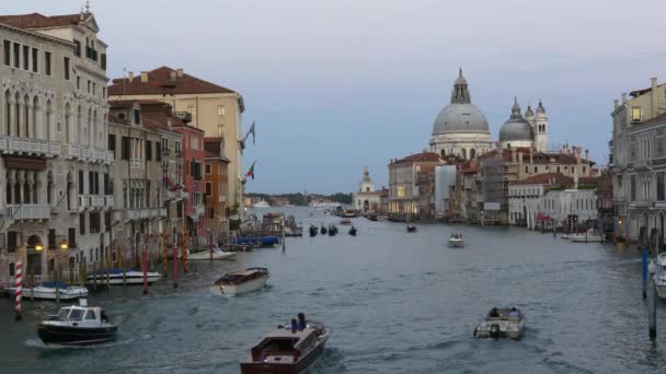 Schöner kanal in venedig, italien. — Stockvideo