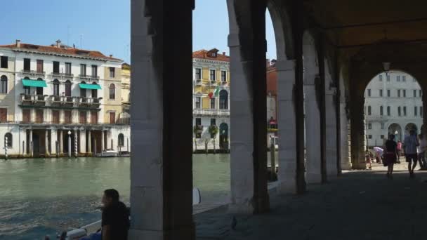 Gyönyörű kilátás nyílik a Canal Grande — Stock videók