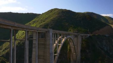 dağlar Bridge'de görüntülemek