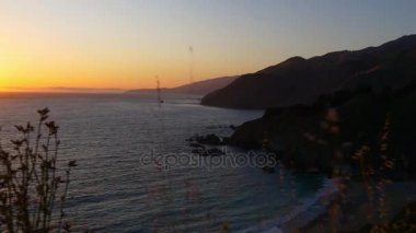 California kıyı şeridinde Big Sur
