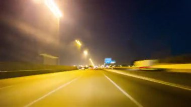 Dubai marina Bay gece trafik