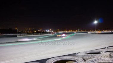 Gece yarış pistinde Dubai.