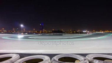 Gece yarış pistinde Dubai.