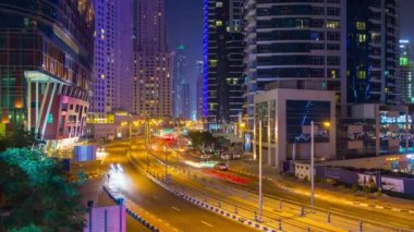 Dubai marina Bay gece trafik