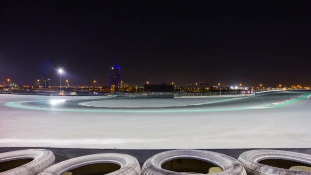 Racetrack at night  in Dubai. — Stock Video