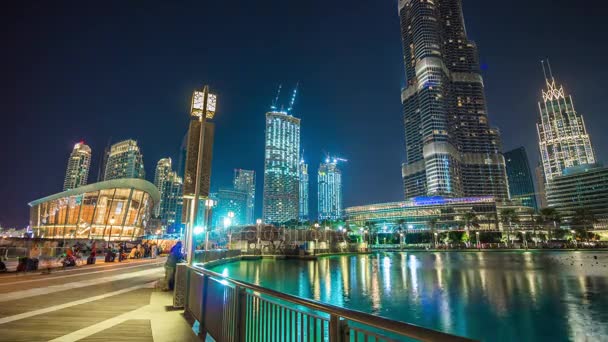 Mrakodrap Burdž Chalífa v Dubaji v noci — Stock video