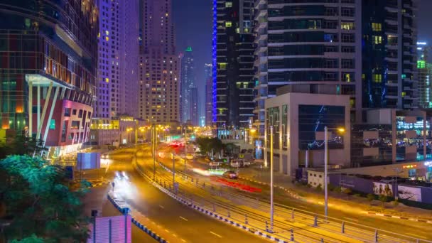 두바이 마리나 베이의 밤 교통 — 비디오