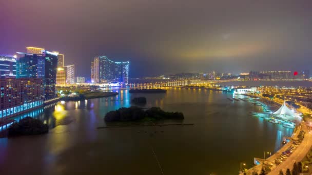 Nachtverkehr auf Macau-Taipa-Insel — Stockvideo