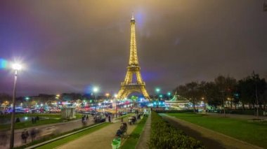 Paris 'teki Eyfel Kulesi