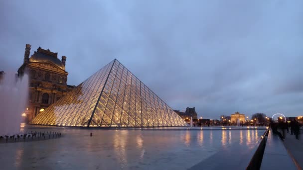 Museu do Louvre em Paris — Vídeo de Stock