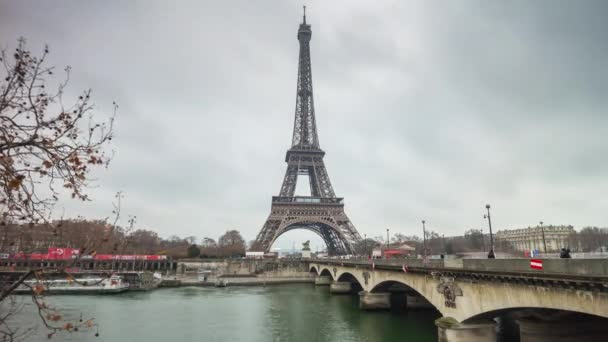 Paisaje urbano de París con torre Eiffel — Vídeos de Stock