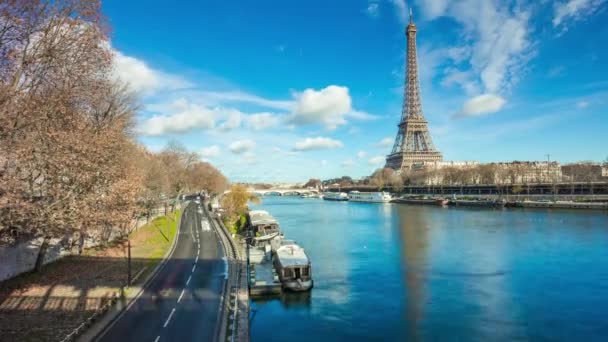 Paisaje urbano de París con torre Eiffel — Vídeos de Stock