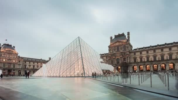 Louvre Museum in Paris — Stock Video