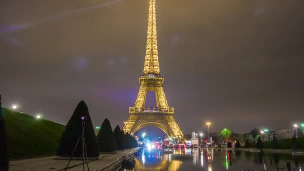 Eiffeltoren 's nachts — Stockvideo